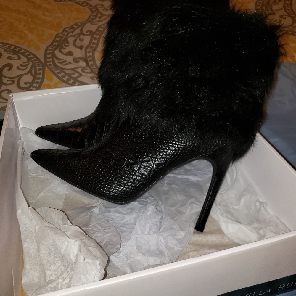 Shoes - Picture 12 of 15
